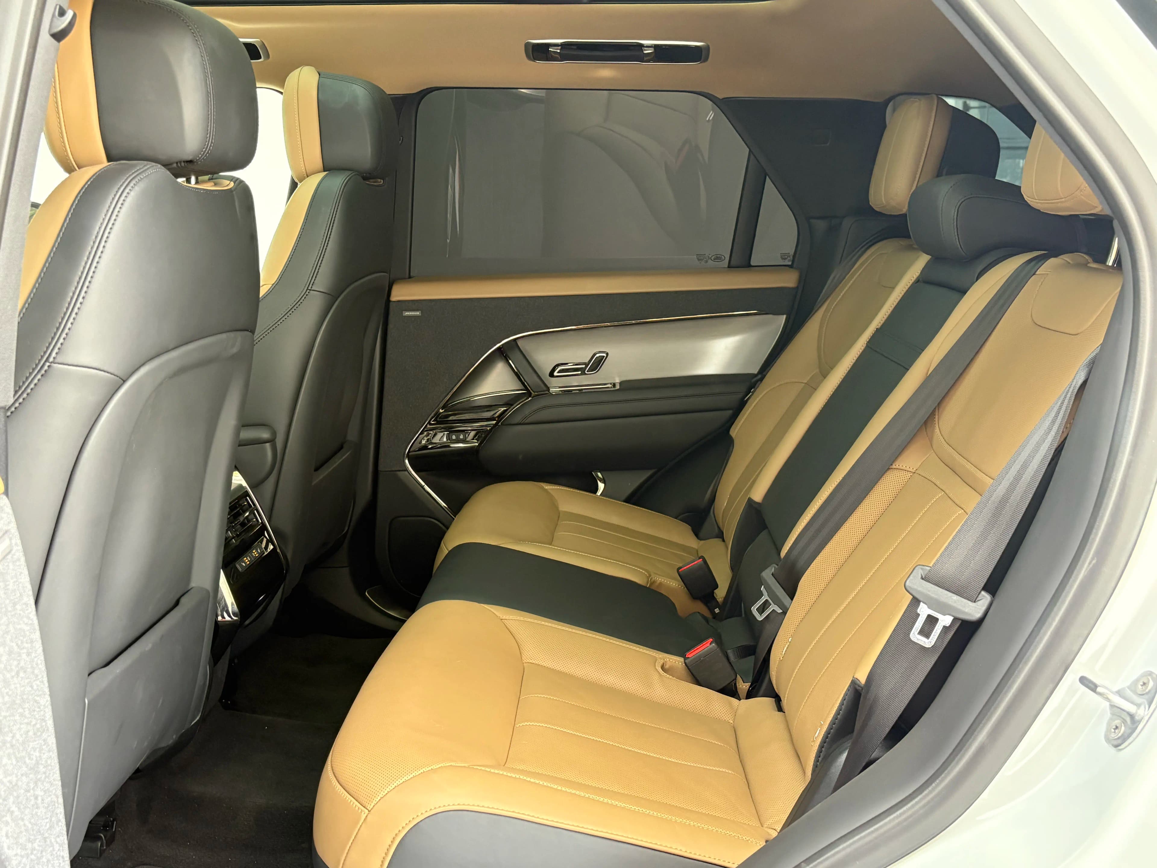 Land Rover Range Rover Sport 2023 г. 24327 км. — фото 18