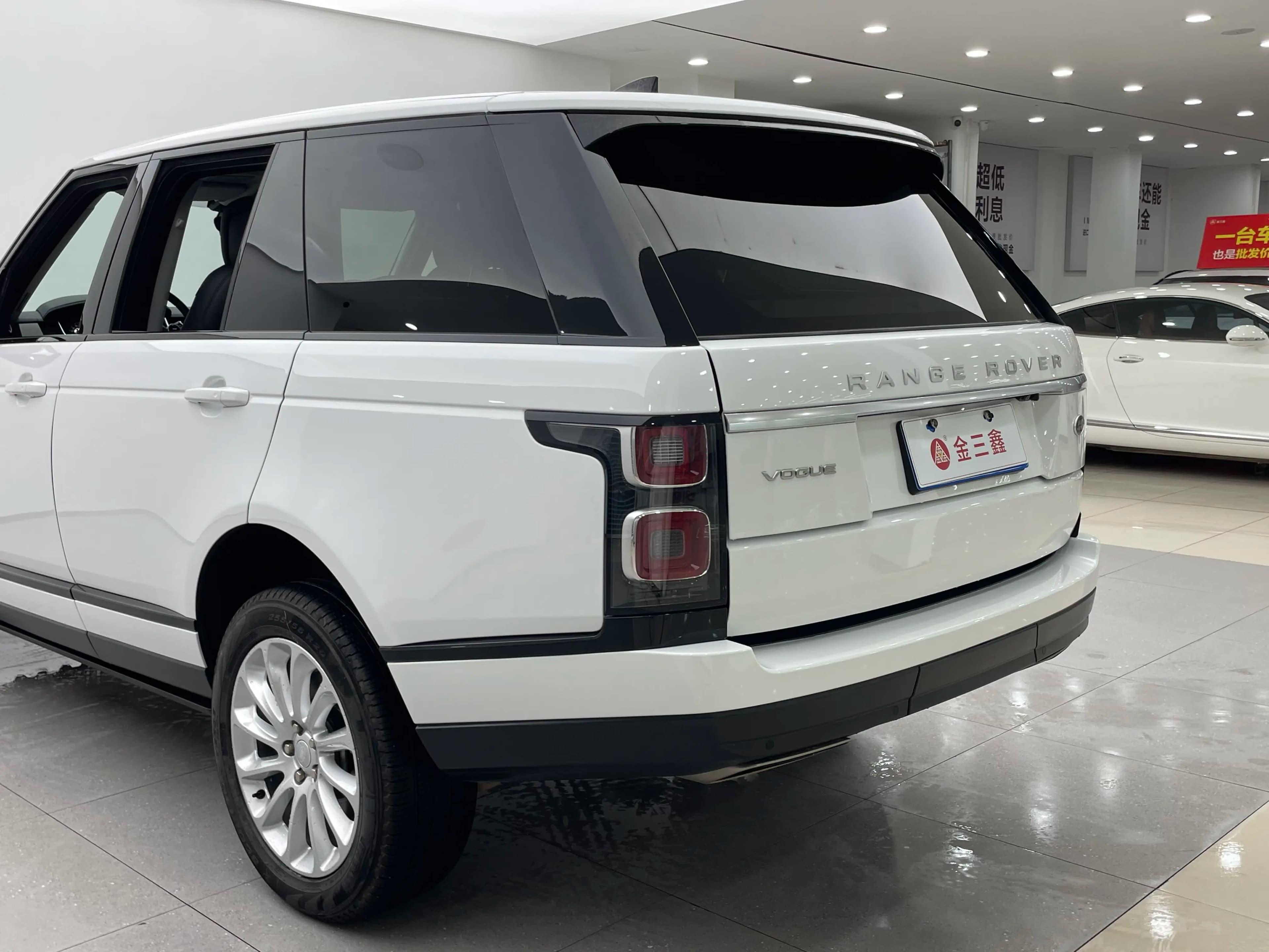 Land Rover Range rover 2022 г. 76050 км. — фото 20