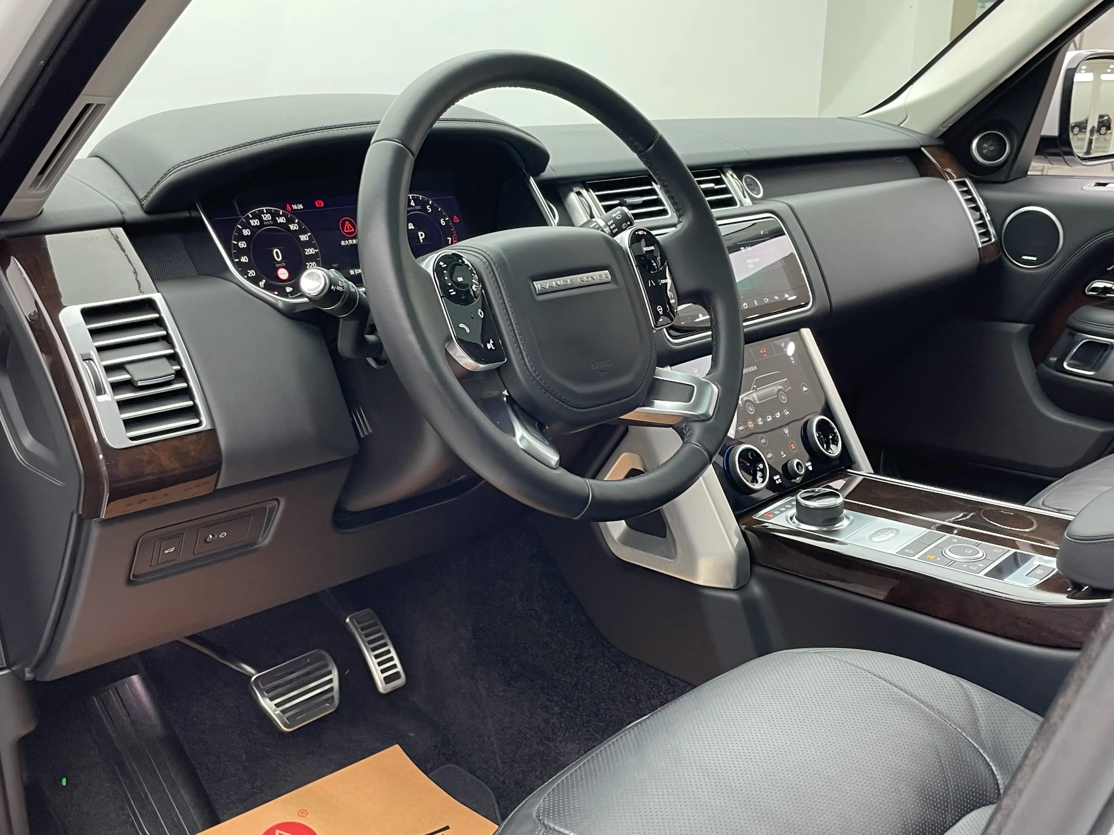 Land Rover Range rover 2022 г. 76050 км. — фото 26