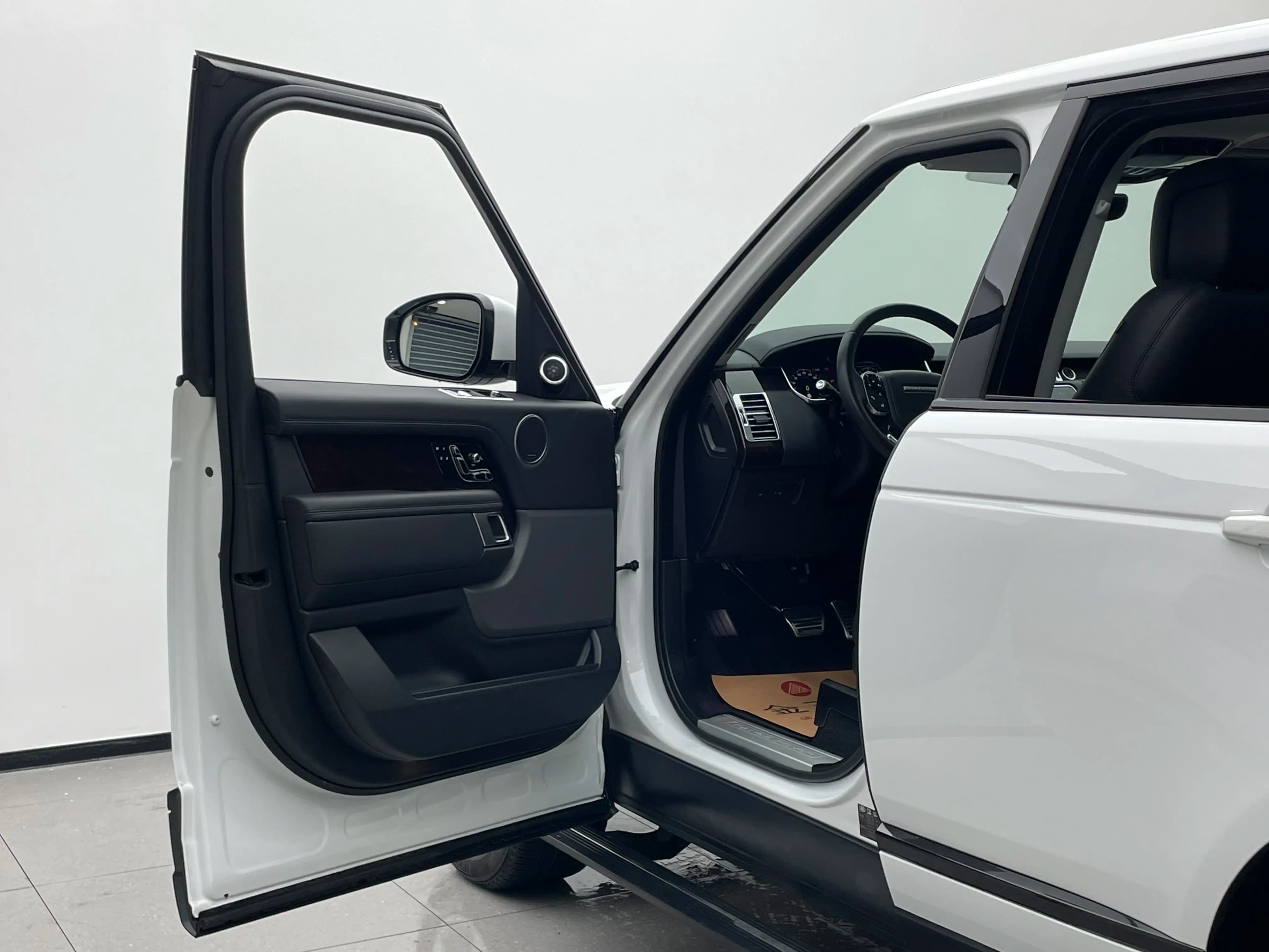 Land Rover Range rover 2022 г. 76050 км. — фото 33