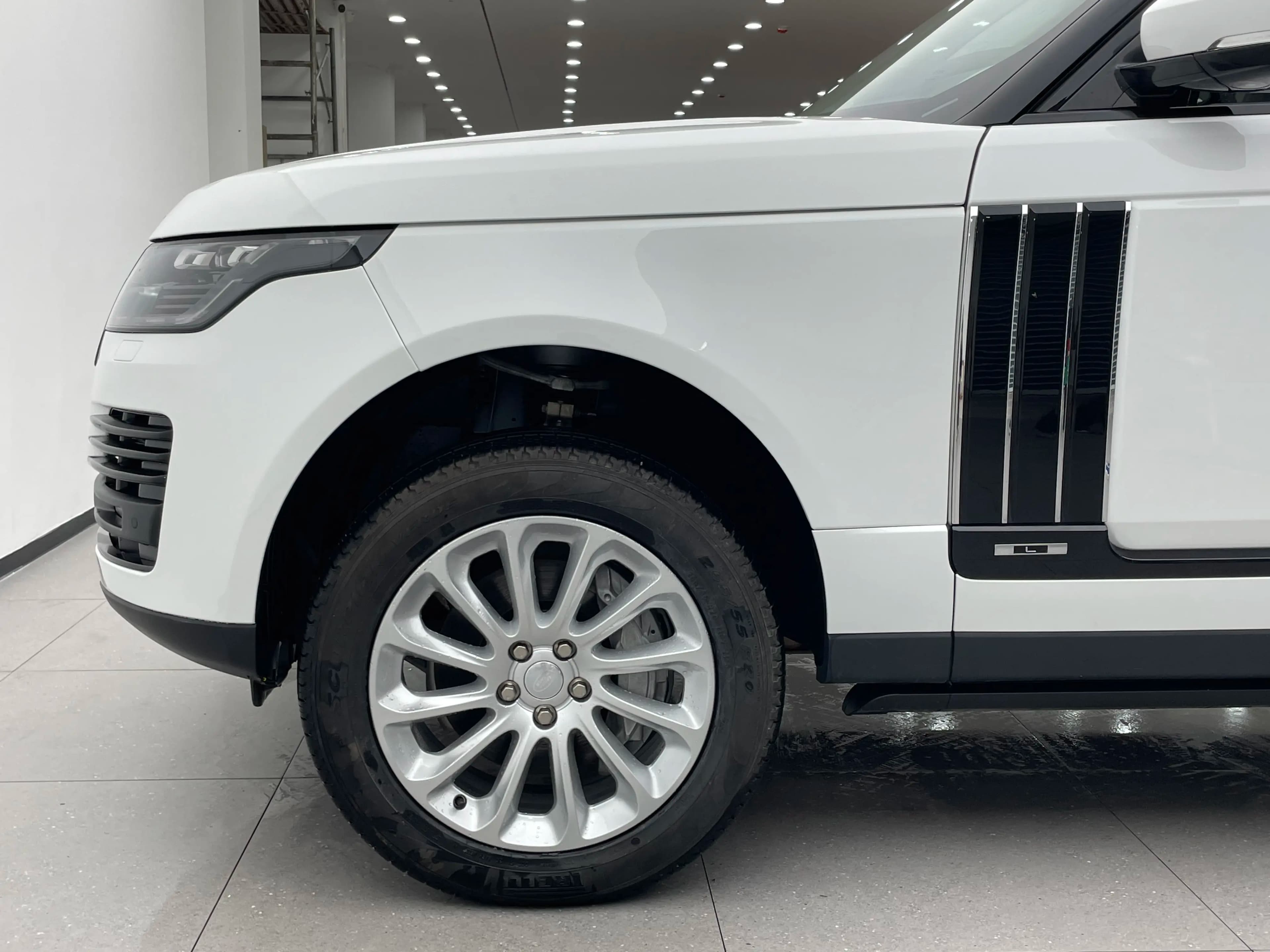 Land Rover Range rover 2022 г. 76050 км. — фото 6