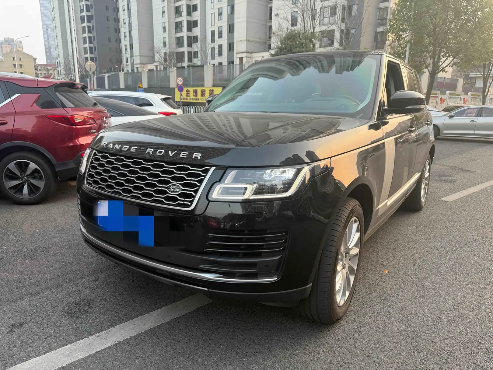 Land Rover Range rover 2021 г. 76051 км.