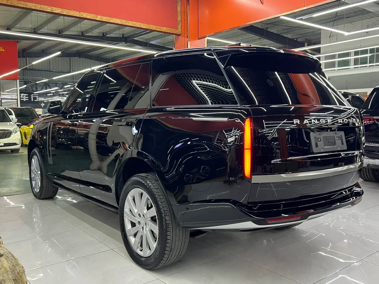 Land Rover Range rover 2024 г. 60054 км. — фото 7