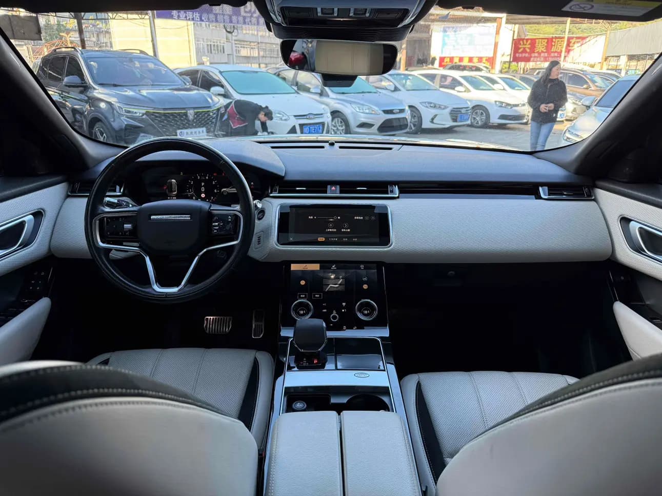 Land Rover Range Rover Velar 2022 г. 125089 км. — фото 12