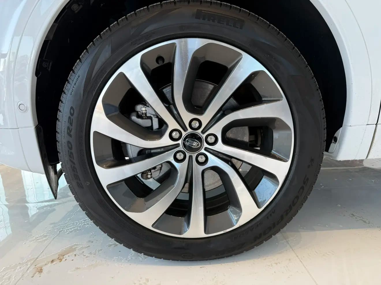 Land Rover Discover Sports 2023 г. 19024 км. — фото 12