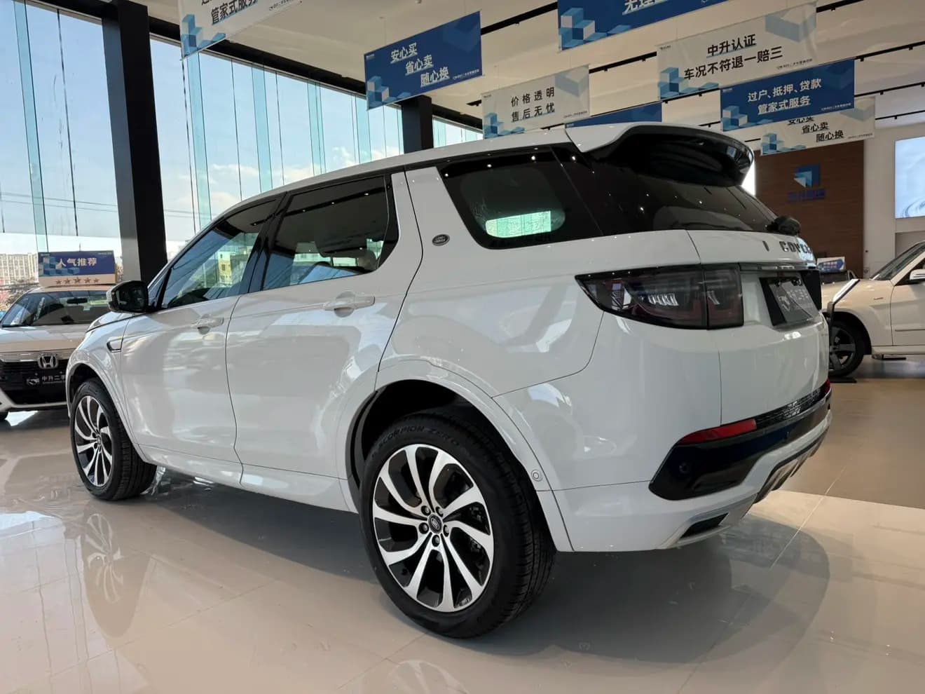 Land Rover Discover Sports 2023 г. 19024 км. — фото 14