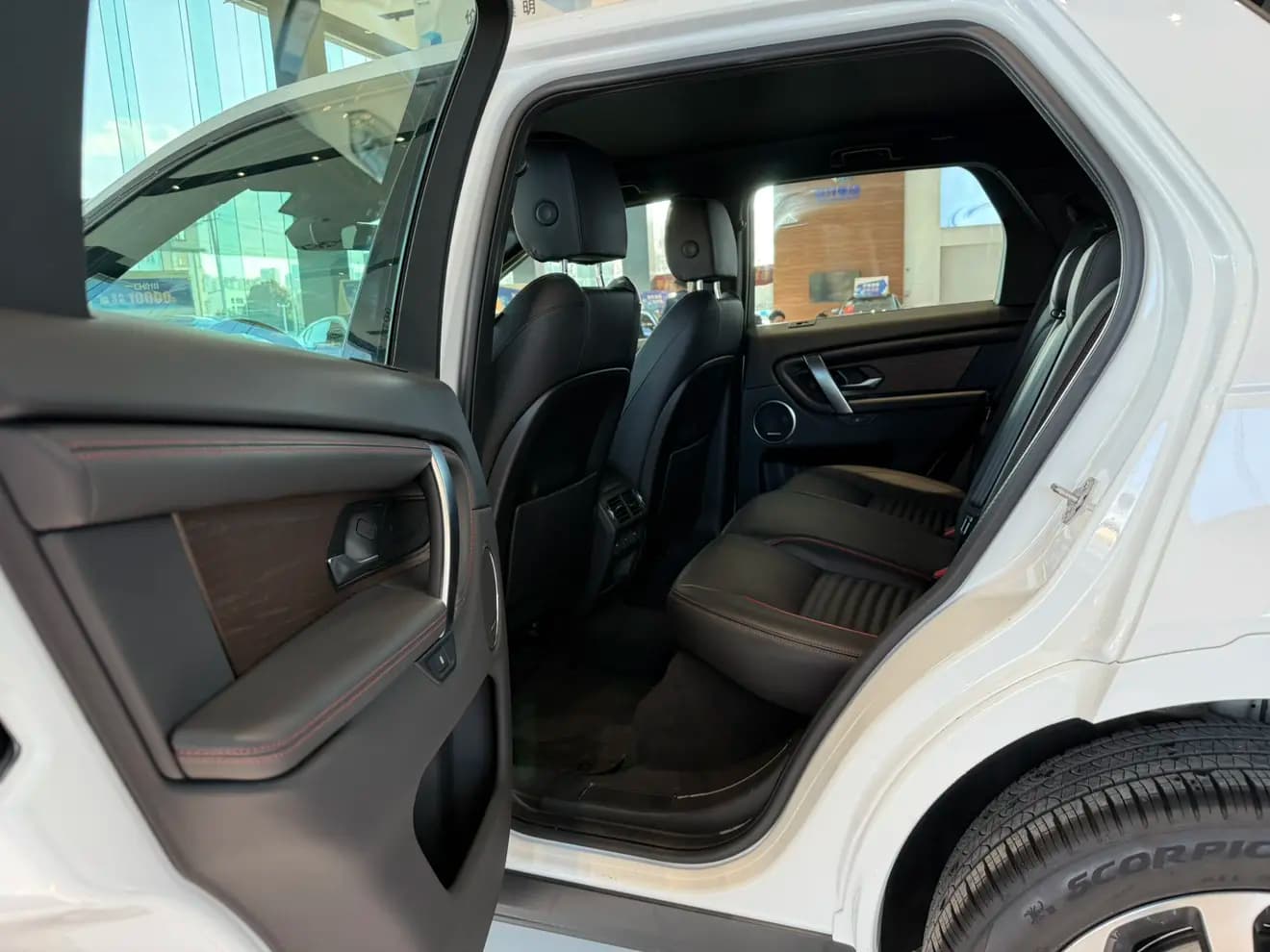 Land Rover Discover Sports 2023 г. 19024 км. — фото 33