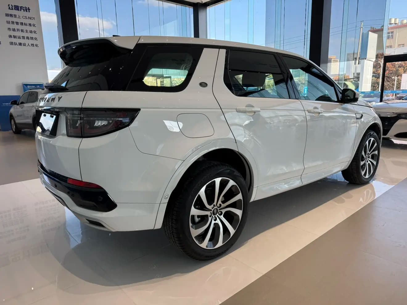 Land Rover Discover Sports 2023 г. 19024 км. — фото 6