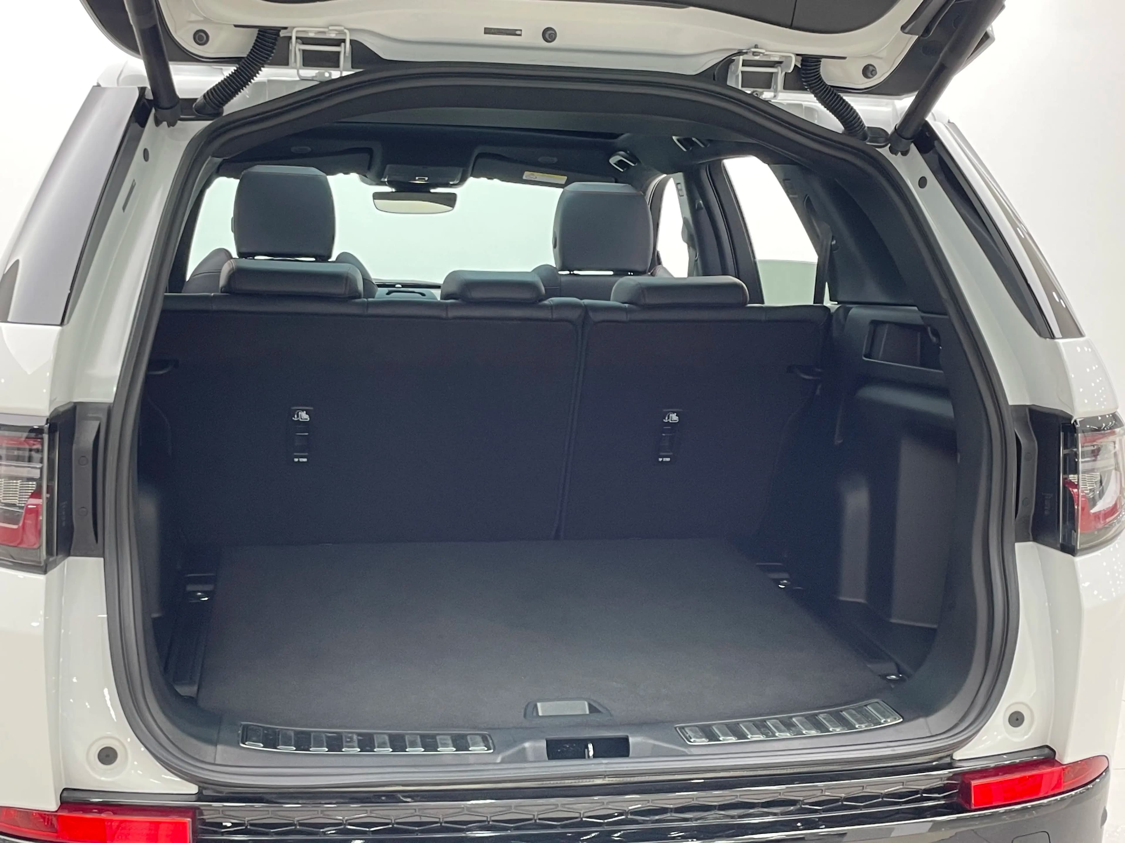 Land Rover Discover Sports 2023 г. 67021 км. — фото 33