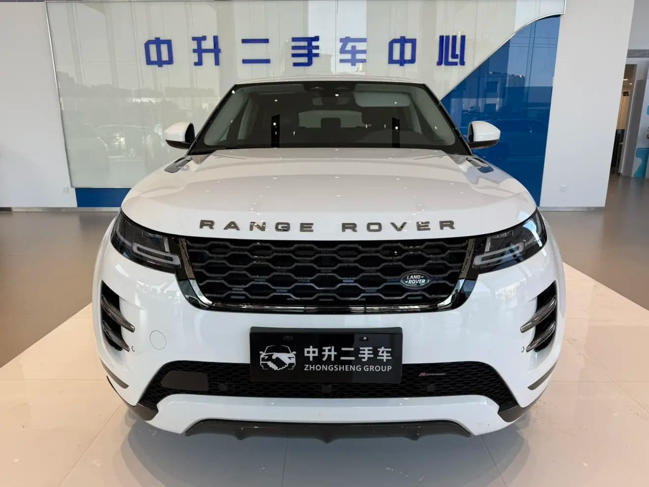 Land Rover Range Rover Evoque 2023 г. 44057 км. — фото 2