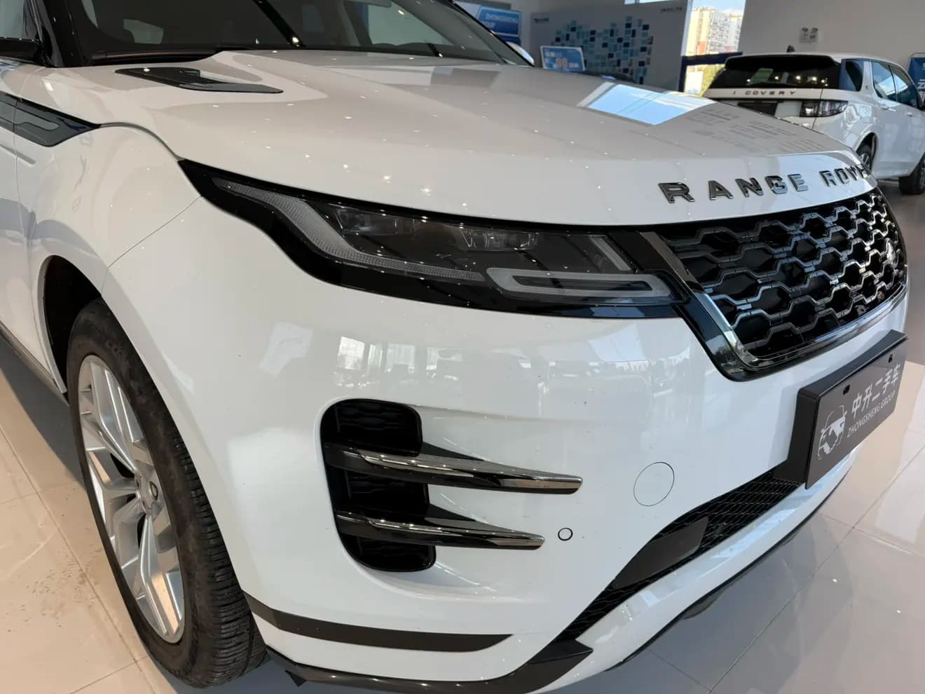 Land Rover Range Rover Evoque 2023 г. 44057 км. — фото 12