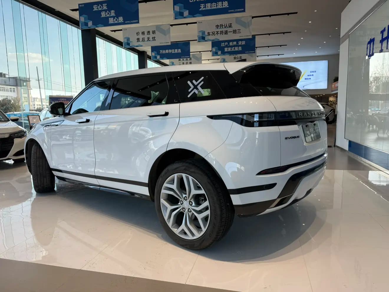 Land Rover Range Rover Evoque 2023 г. 44057 км. — фото 14