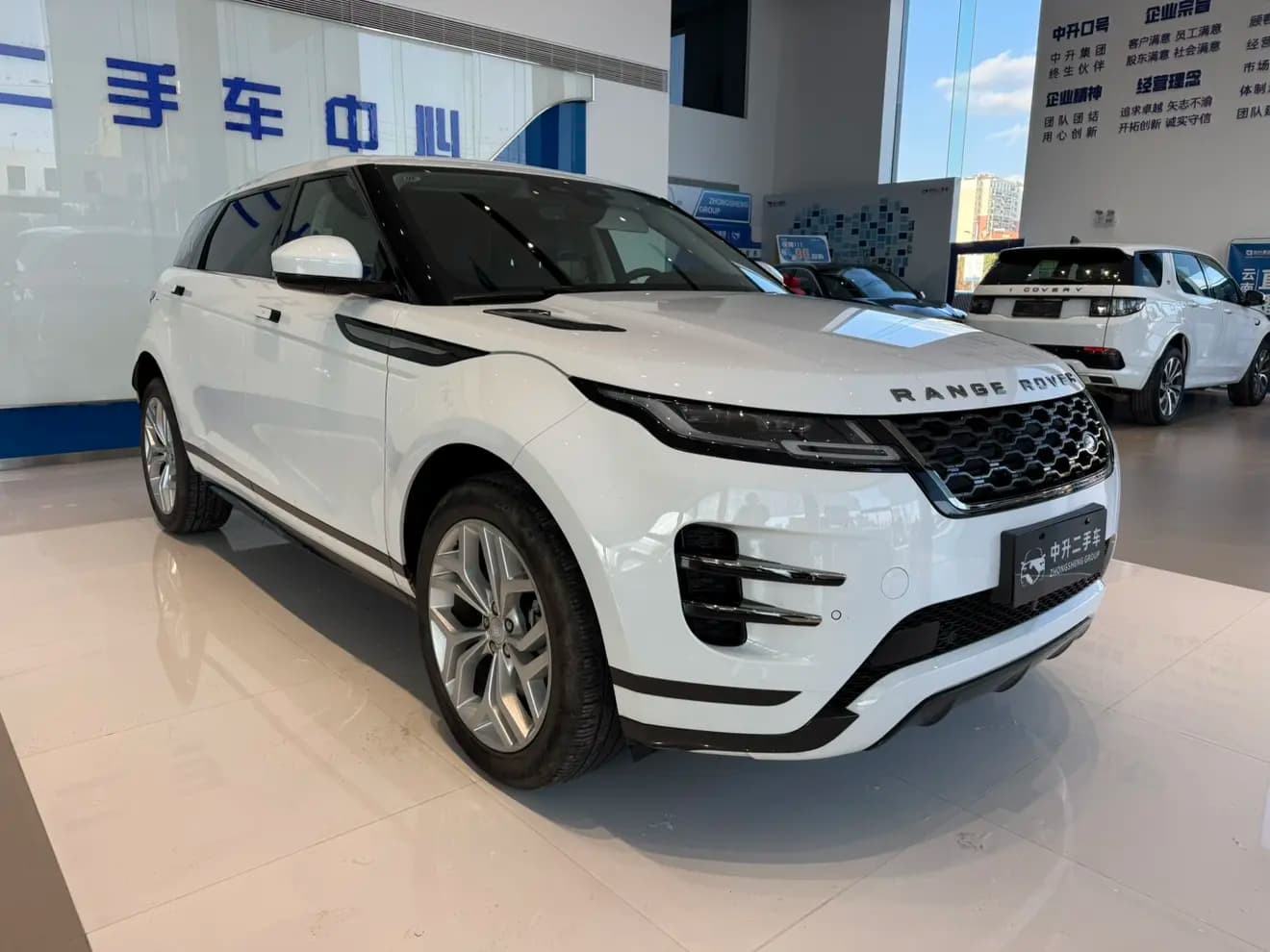 Land Rover Range Rover Evoque 2023 г. 44057 км. — фото 3