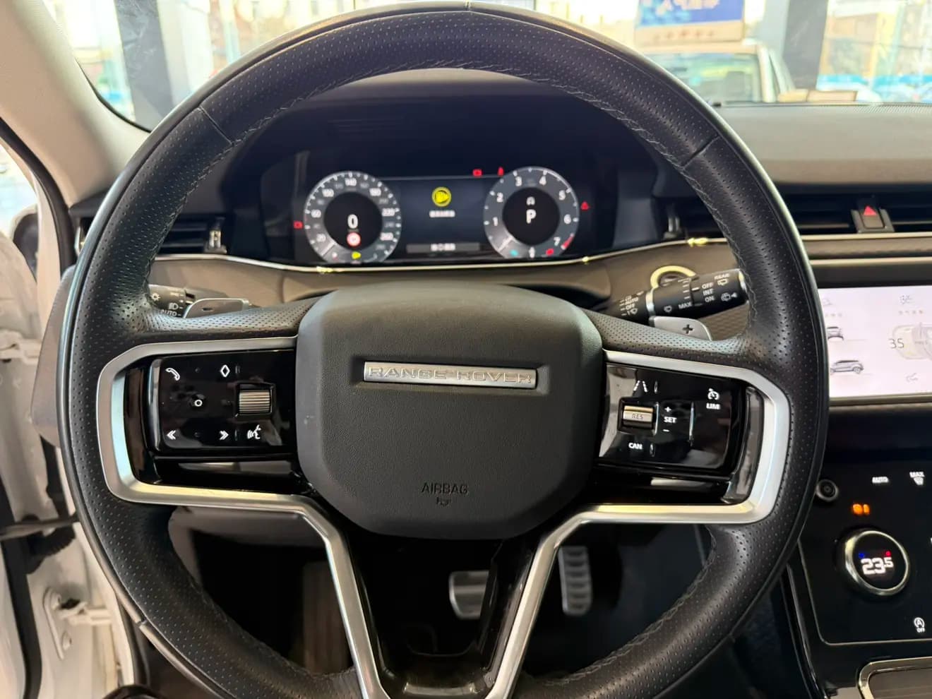 Land Rover Range Rover Evoque 2023 г. 44057 км. — фото 25