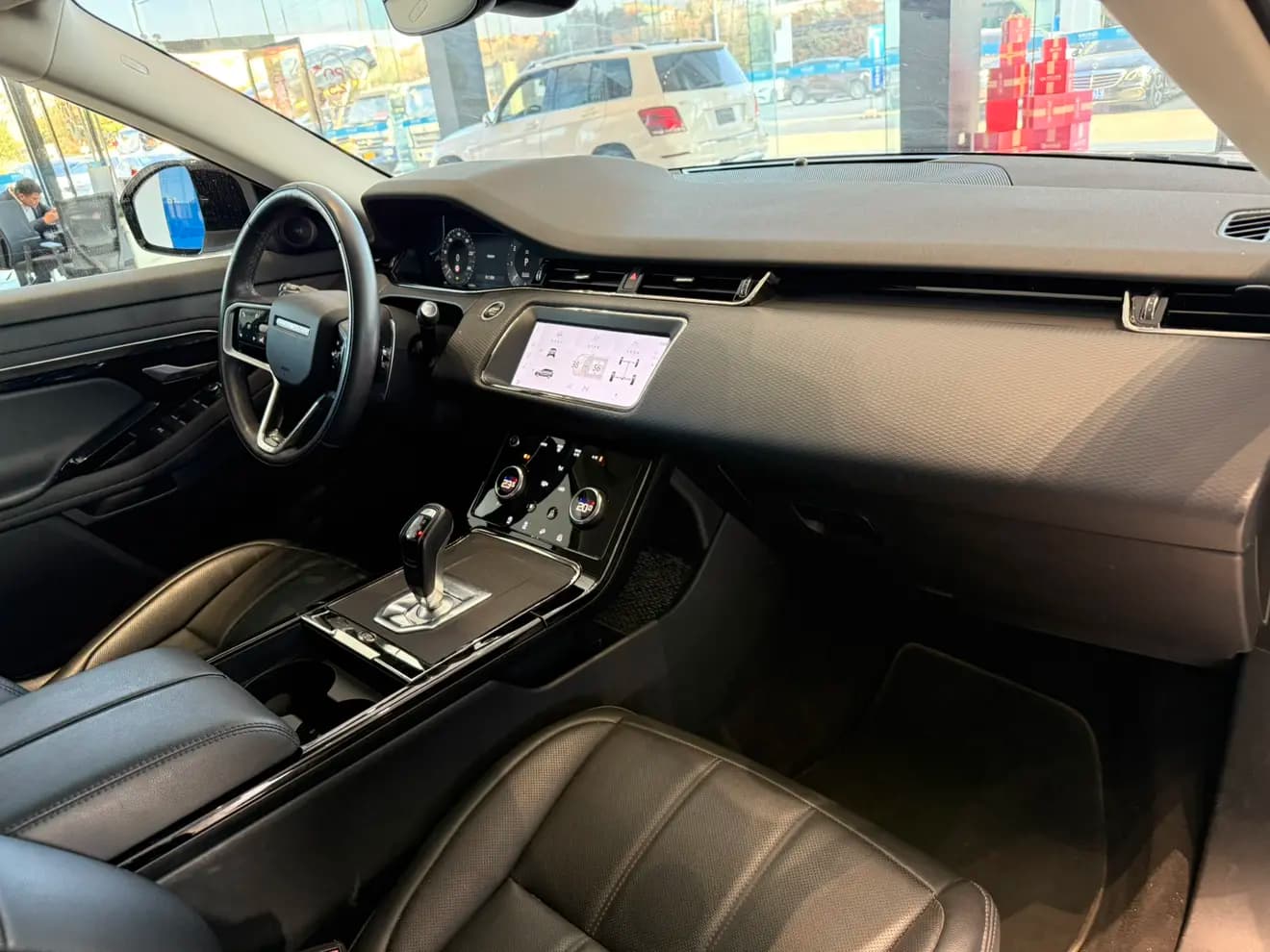 Land Rover Range Rover Evoque 2023 г. 44057 км. — фото 27
