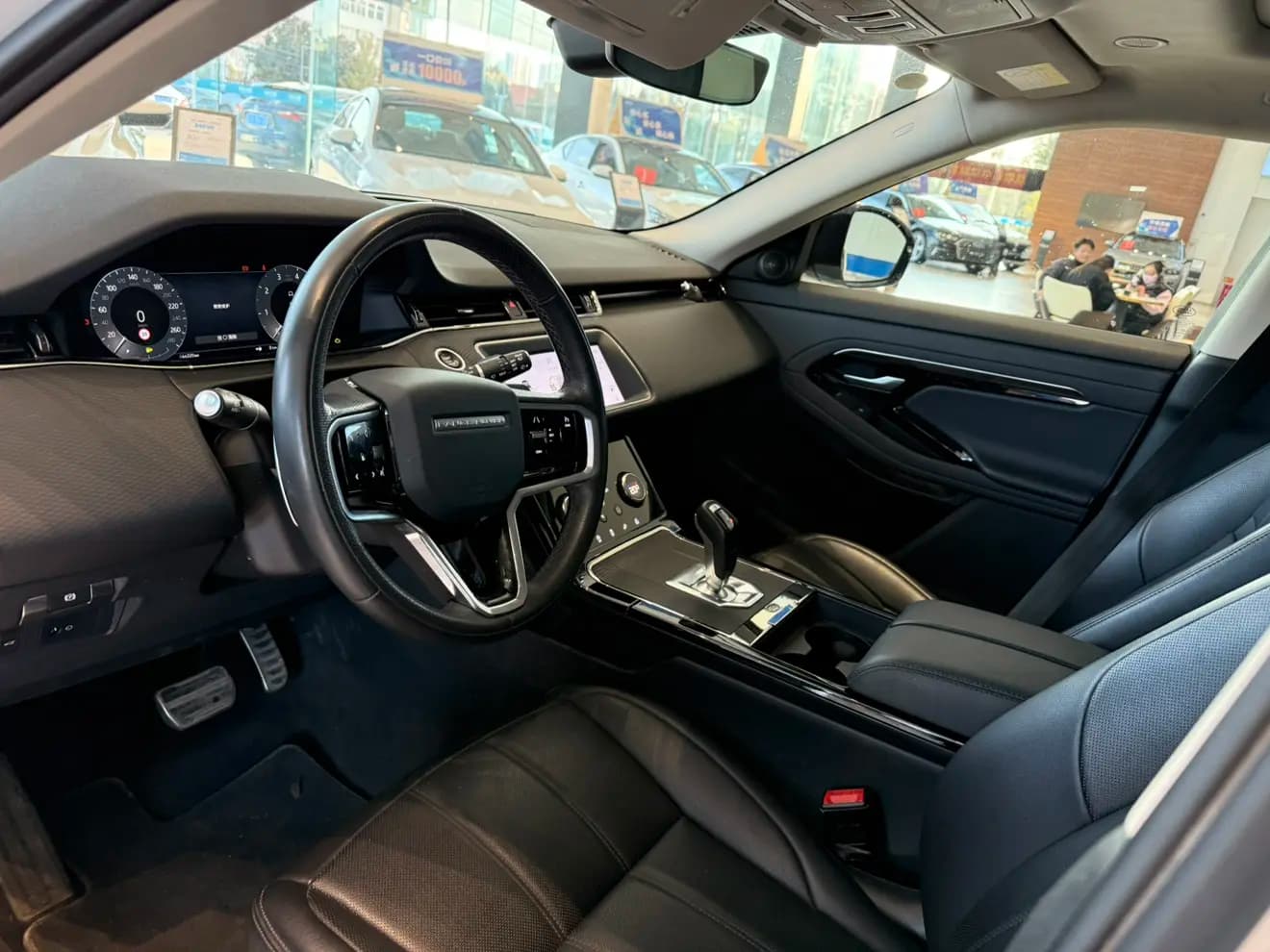 Land Rover Range Rover Evoque 2023 г. 44057 км. — фото 29