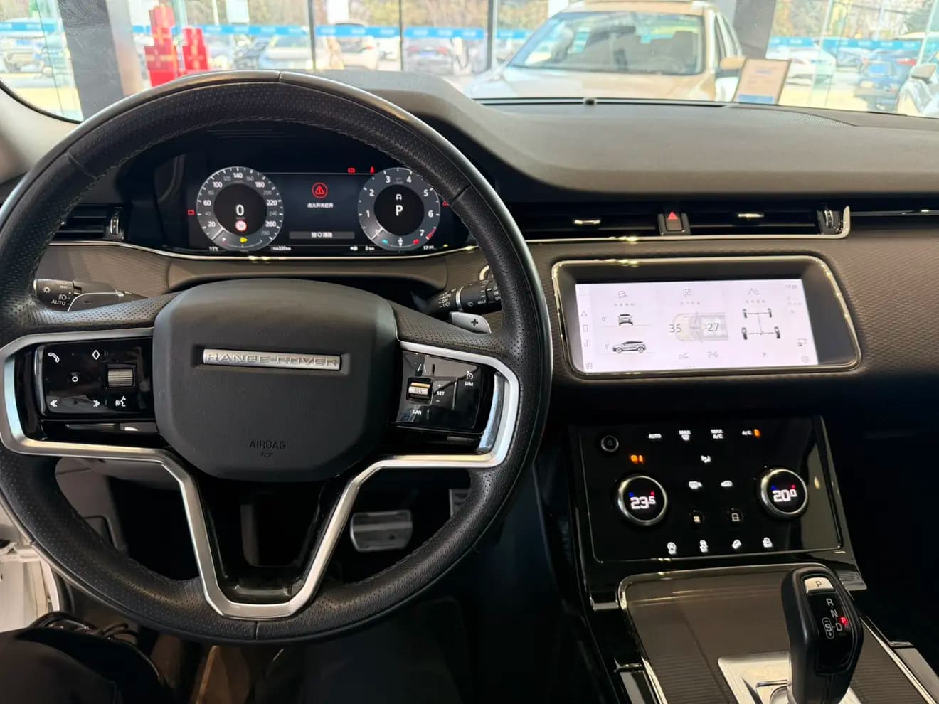 Land Rover Range Rover Evoque 2023 г. 44057 км. — фото 30