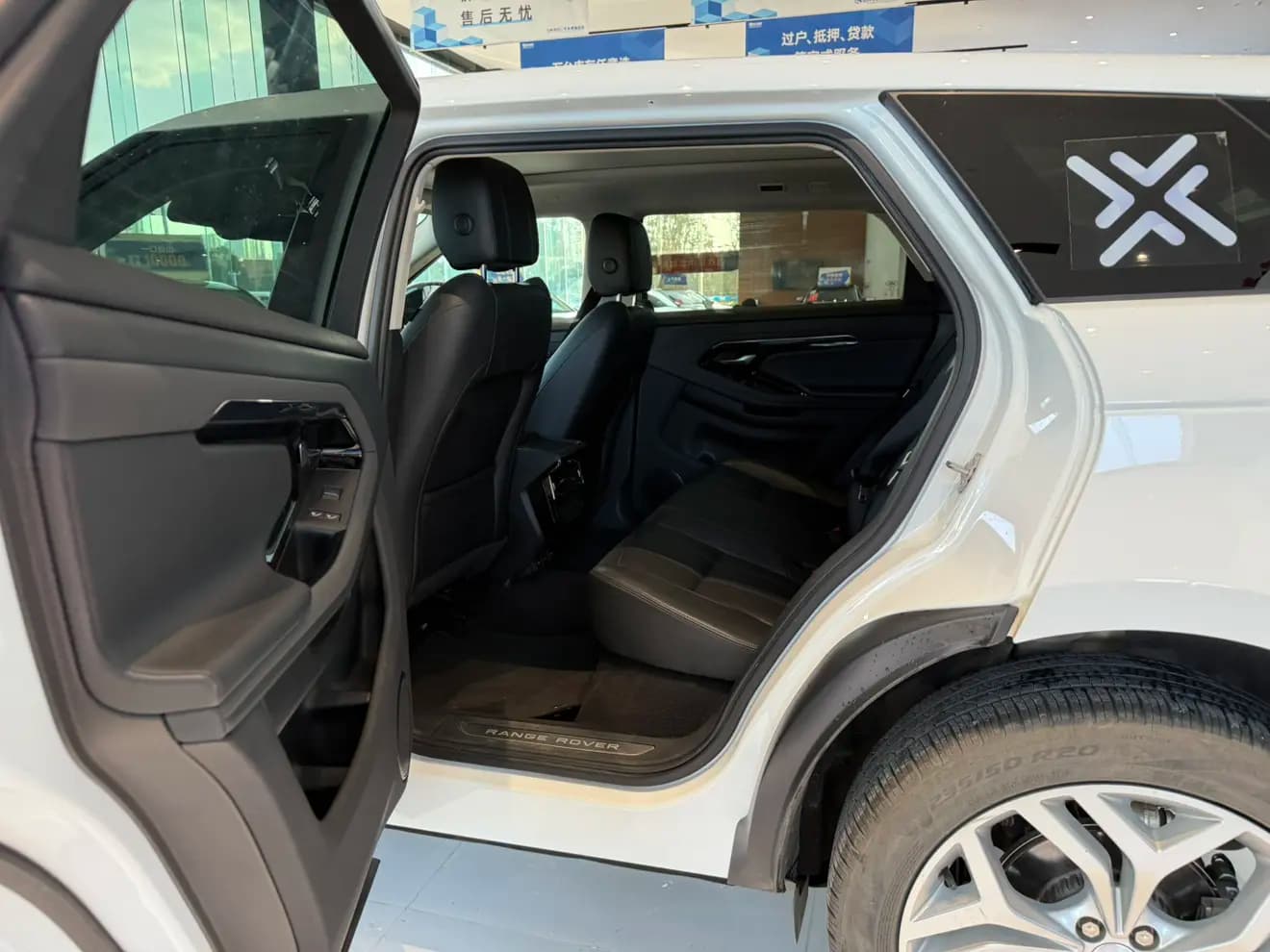 Land Rover Range Rover Evoque 2023 г. 44057 км. — фото 33