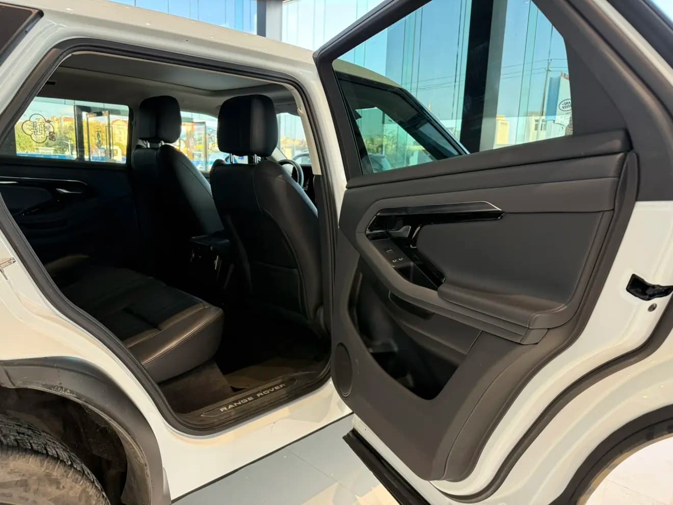 Land Rover Range Rover Evoque 2023 г. 44057 км. — фото 40