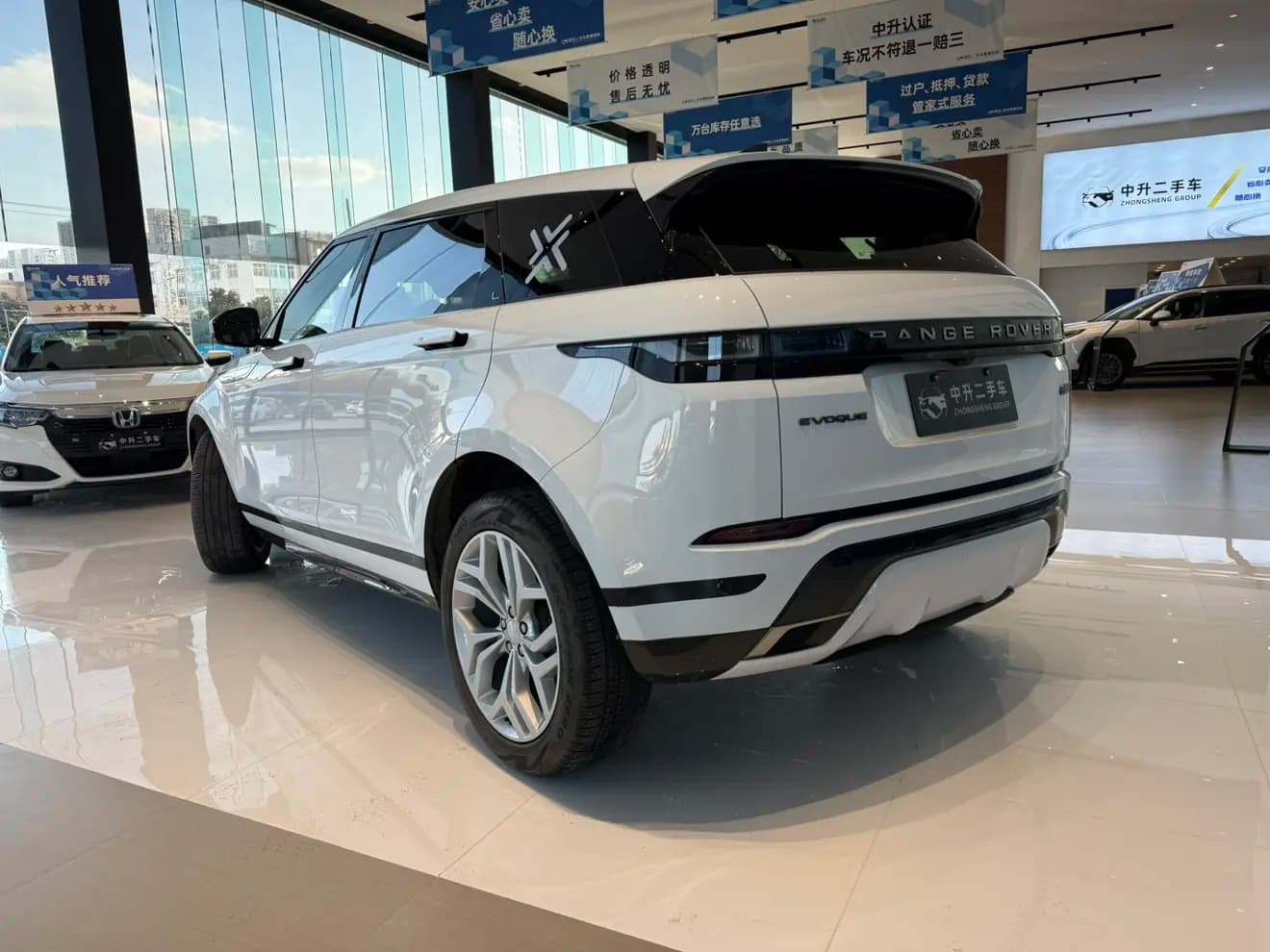 Land Rover Range Rover Evoque 2023 г. 44057 км. — фото 5
