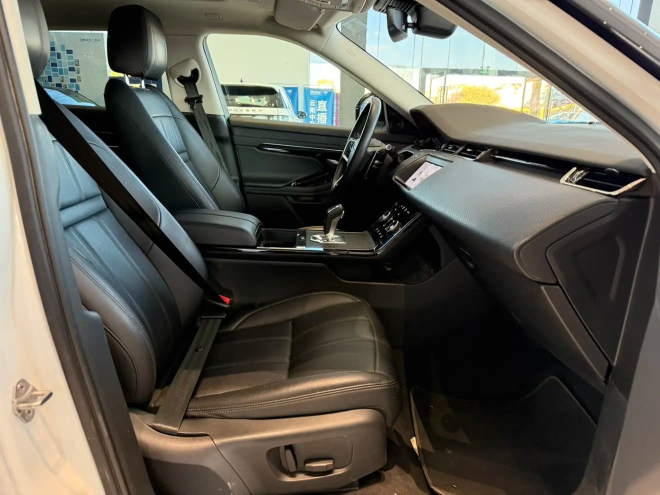 Land Rover Range Rover Evoque 2023 г. 44057 км. — фото 42