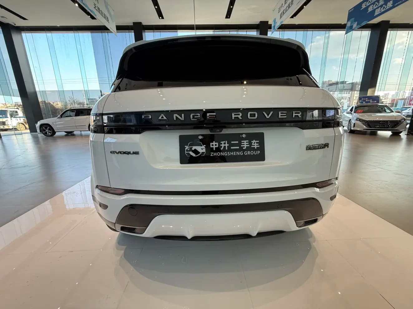 Land Rover Range Rover Evoque 2023 г. 44057 км. — фото 6
