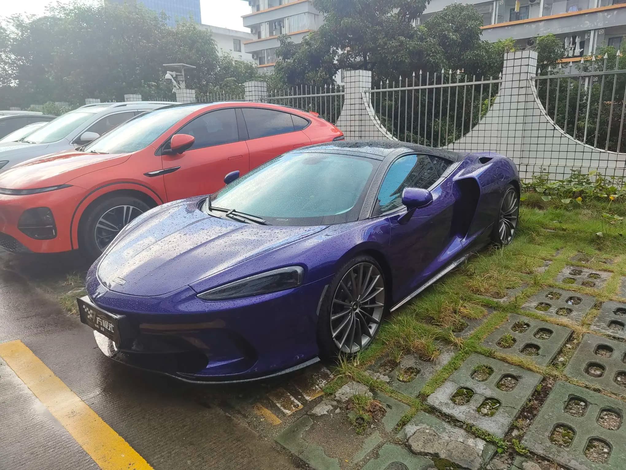 McLaren GT 2022 г. 11118 км.