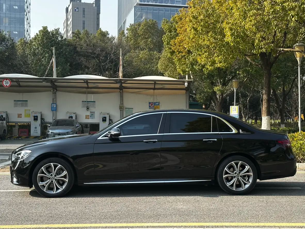 Mercedes-Benz E-Class 2022 г. 90139 км. — фото 4