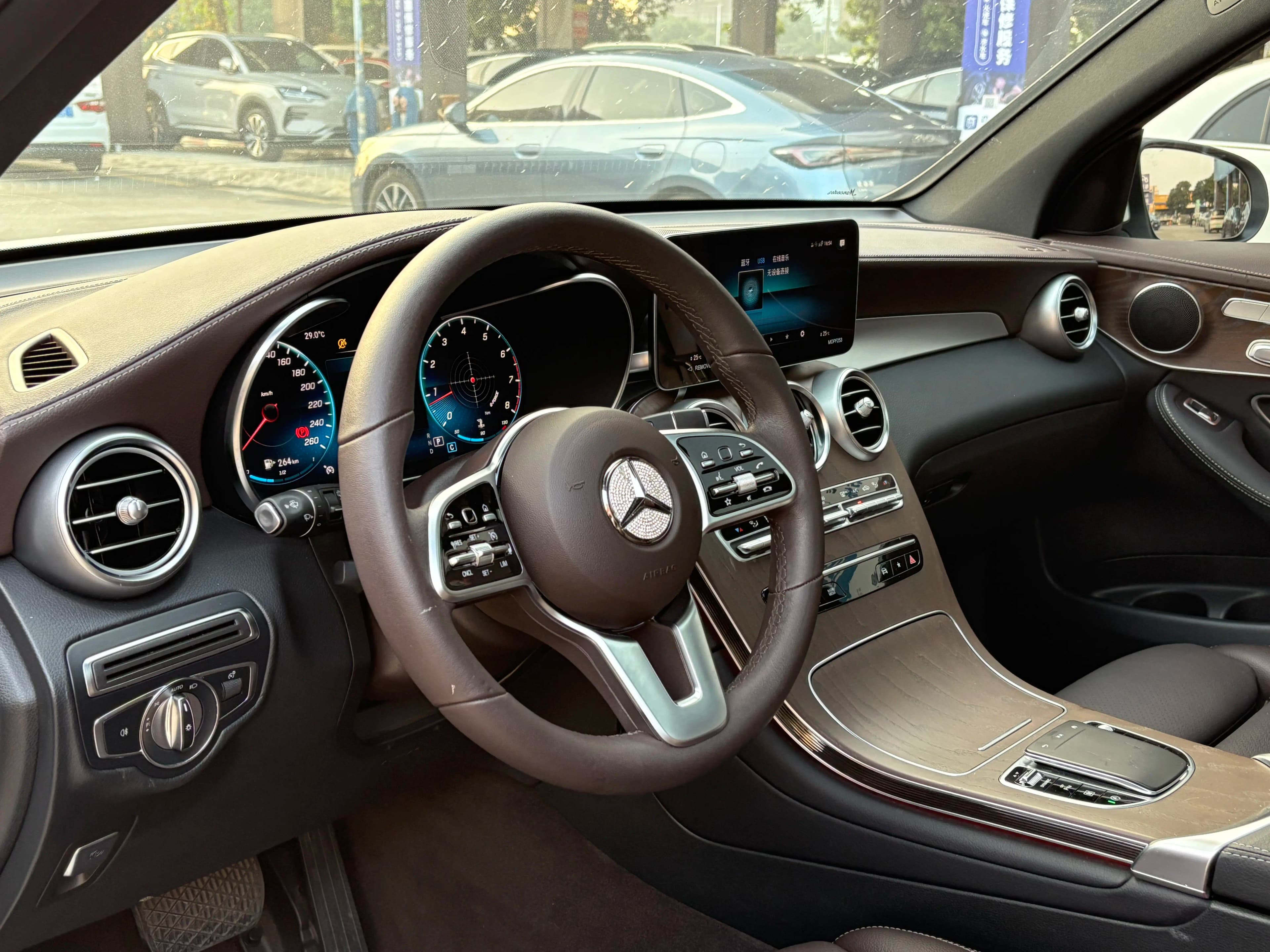 Mercedes-Benz GLC 2023 г. 22094 км. — фото 11