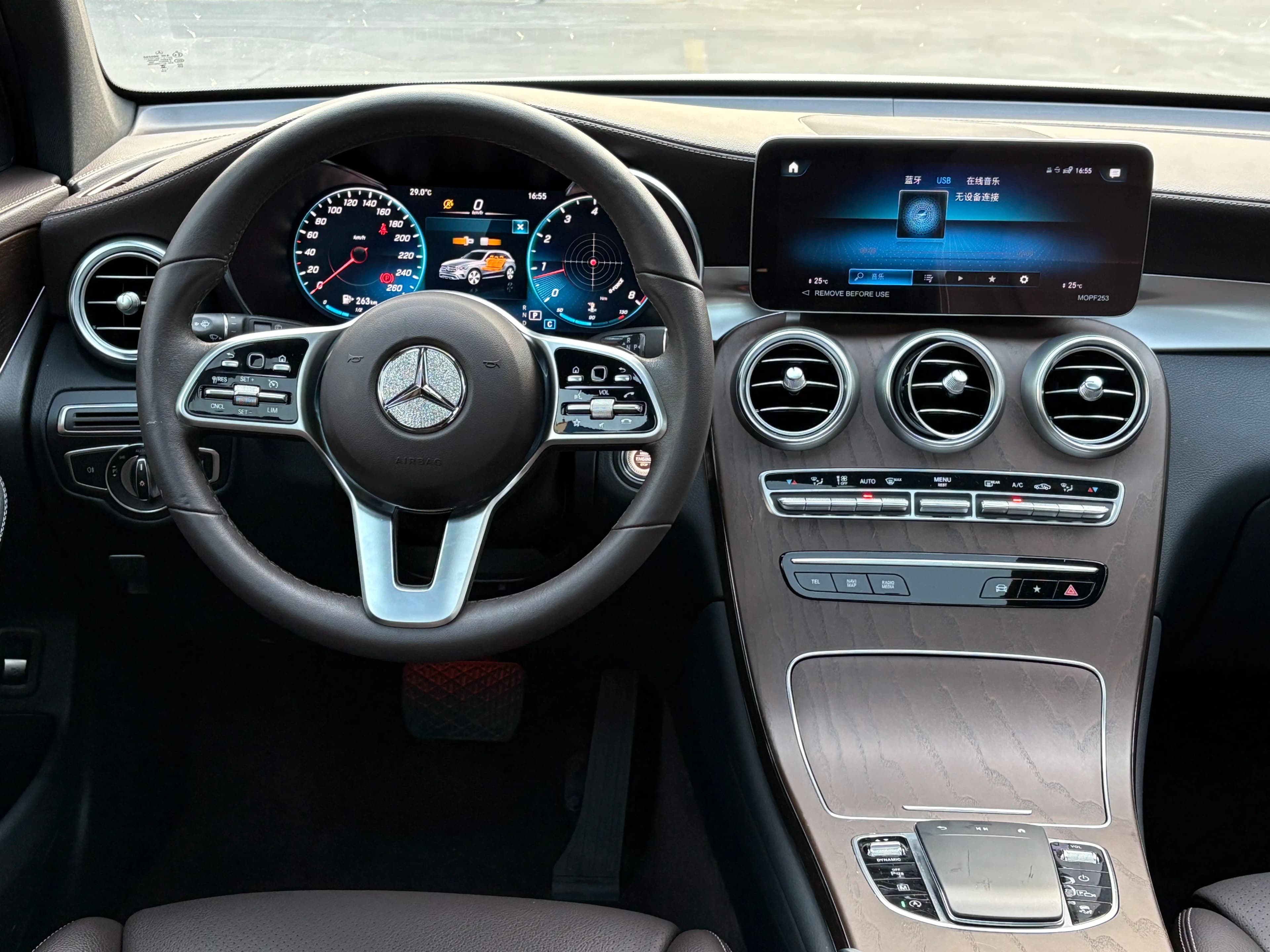 Mercedes-Benz GLC 2023 г. 22094 км. — фото 10