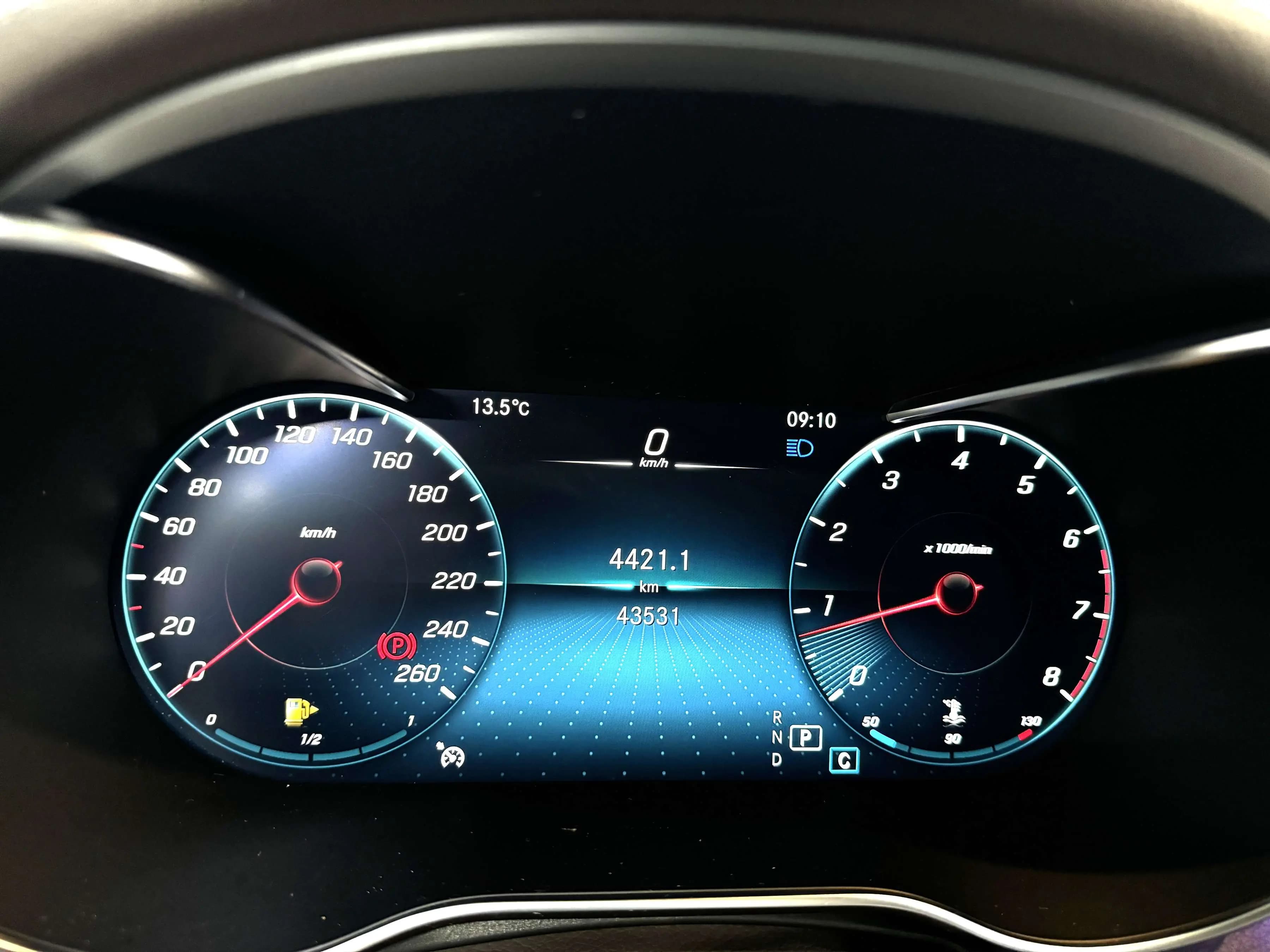 Mercedes-Benz GLC 2022 г. 43592 км. — фото 14