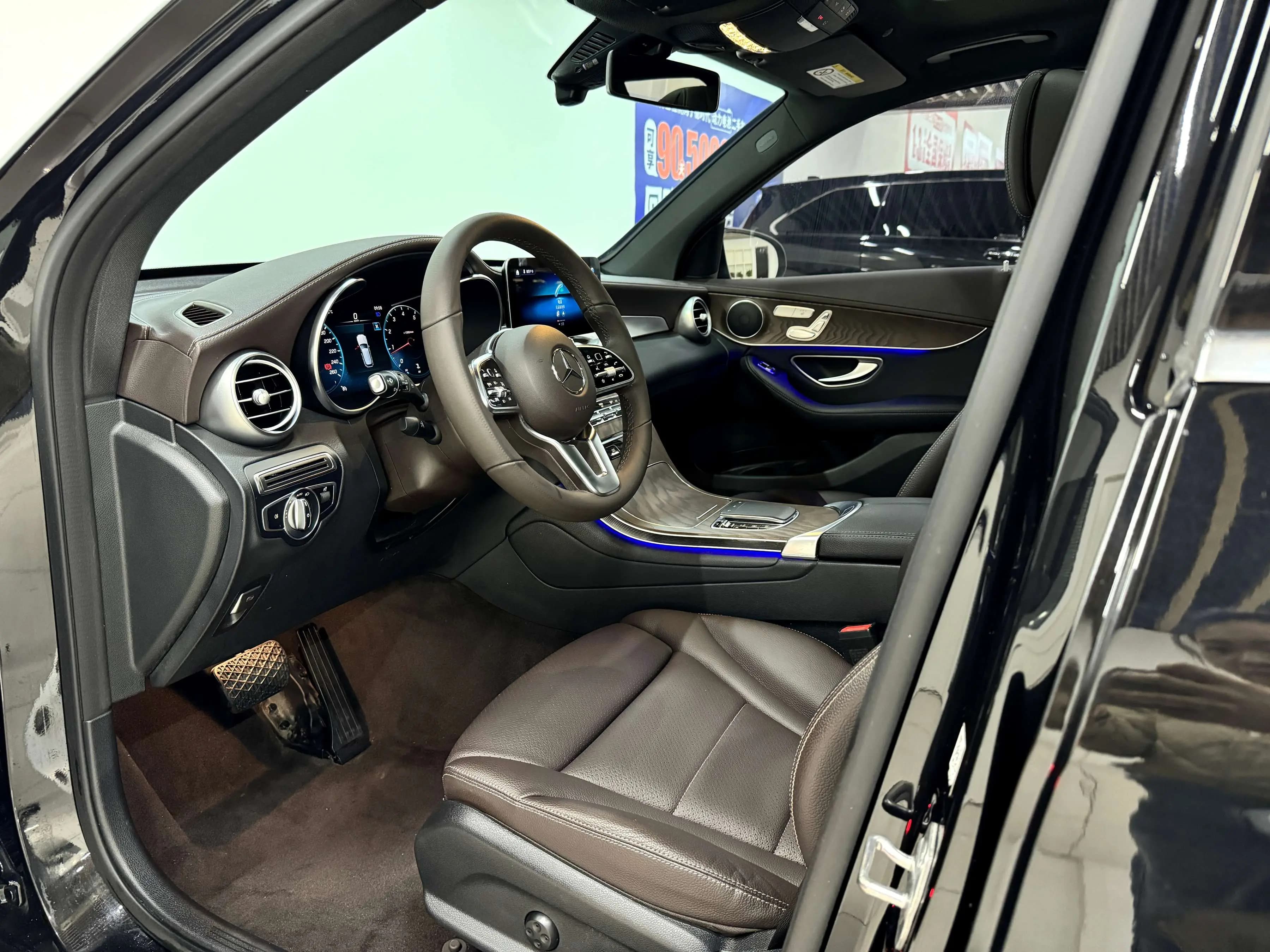 Mercedes-Benz GLC 2022 г. 43592 км. — фото 19