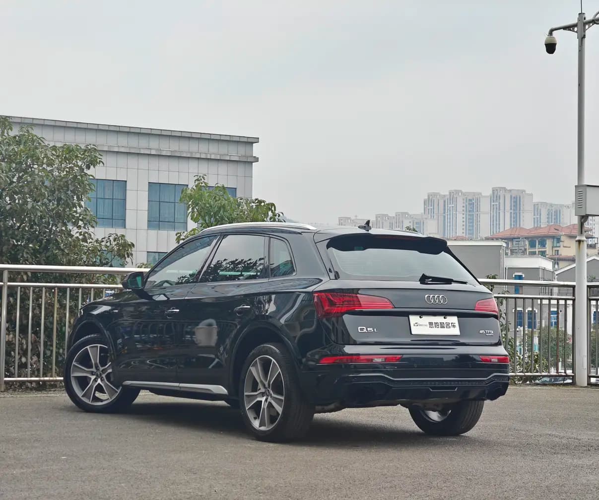 Audi Q5L 2023 г. 49026 км. — фото 4
