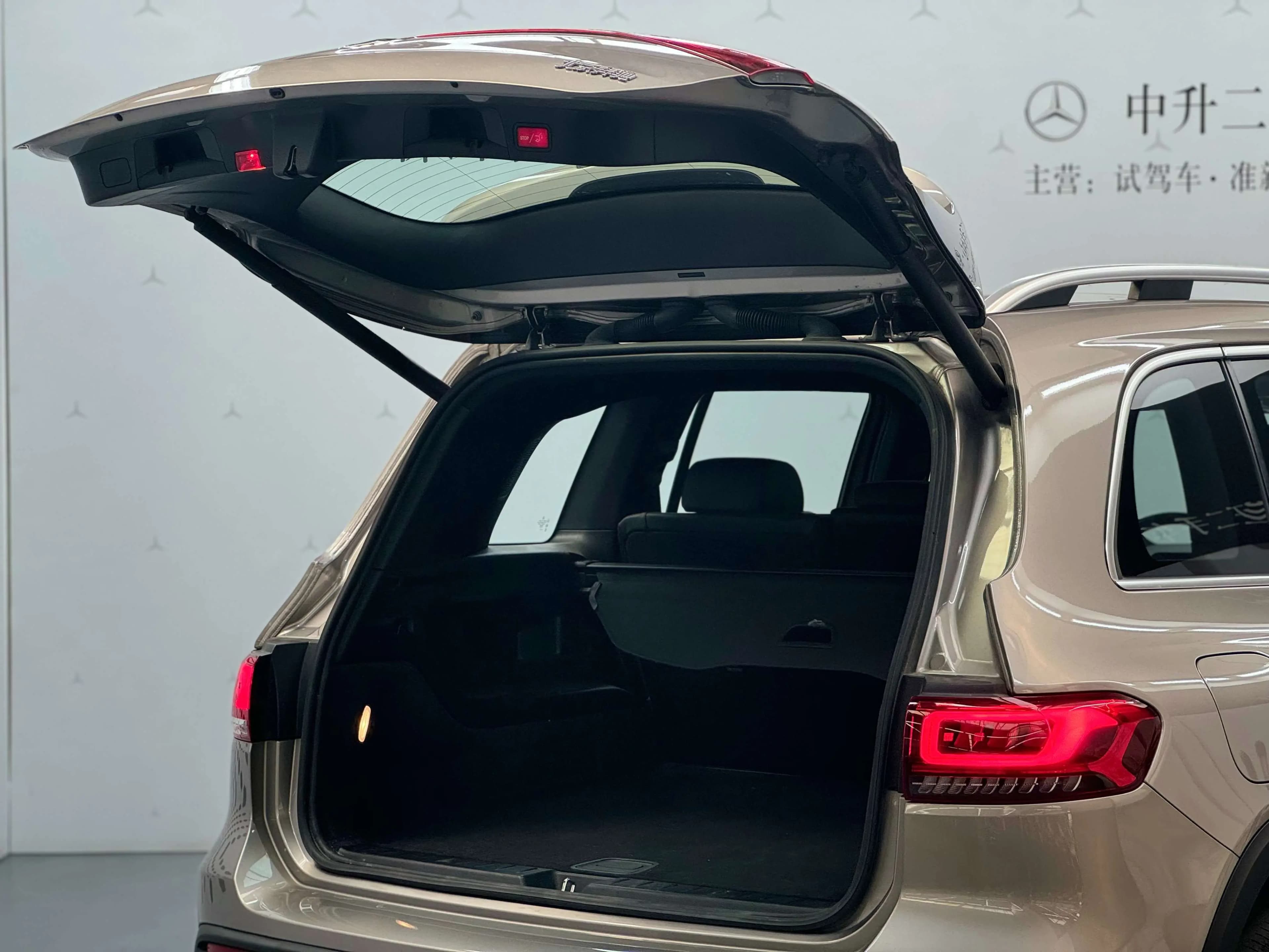 Mercedes-Benz EQB 2023 г. 62143 км. — фото 10