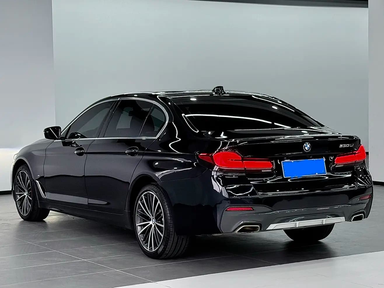 BMW 5 Series 2021 г. 60043 км. — фото 3