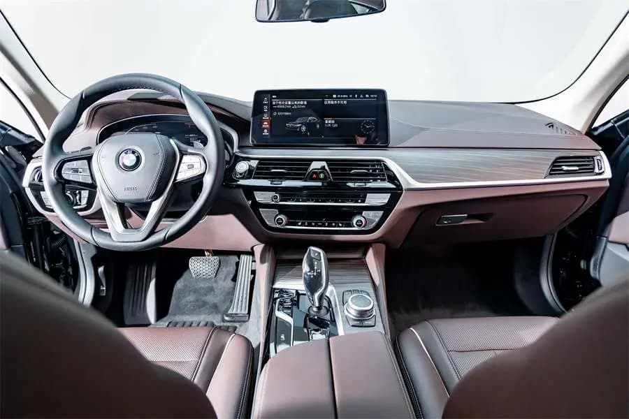 BMW 5 Series 2022 г. 40924 км. — фото 13