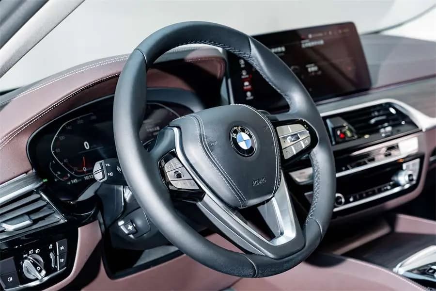BMW 5 Series 2022 г. 40924 км. — фото 16