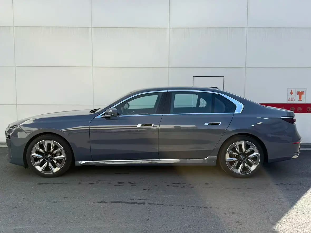 BMW 7 Series 2024 г. 2132 км. — фото 3