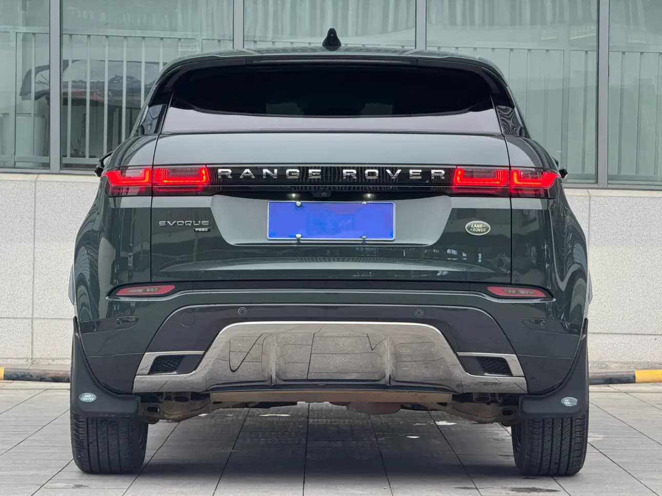 Land Rover Range Rover Evoque 2023 г. 41123 км. — фото 3
