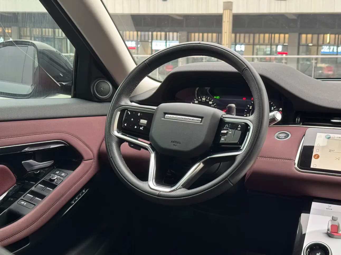 Land Rover Range Rover Evoque 2023 г. 41123 км. — фото 8