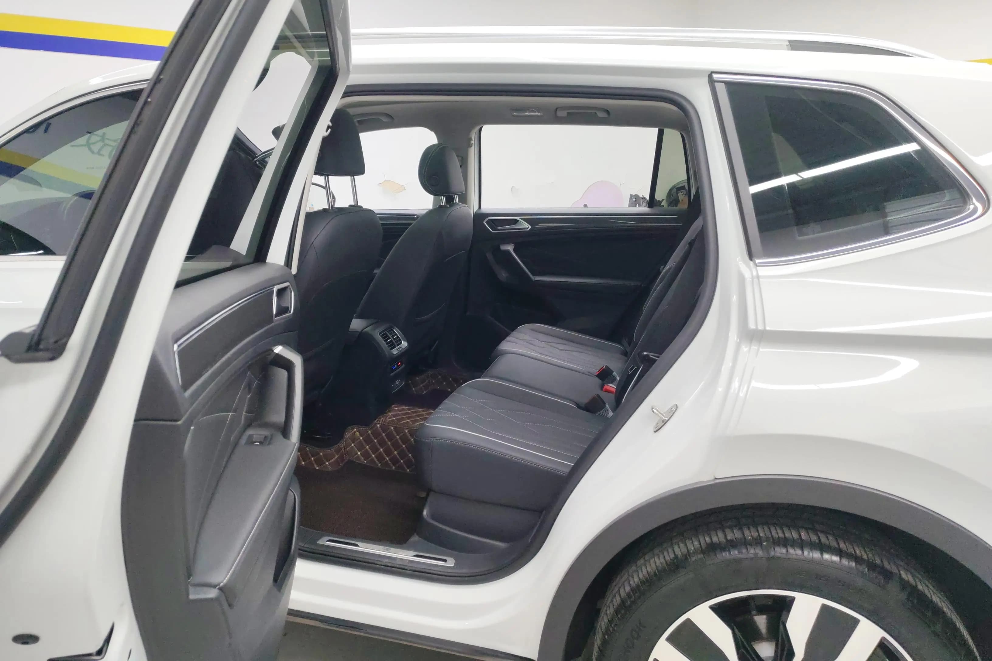 Volkswagen Tiguan L 2023 г. 37889 км. — фото 15