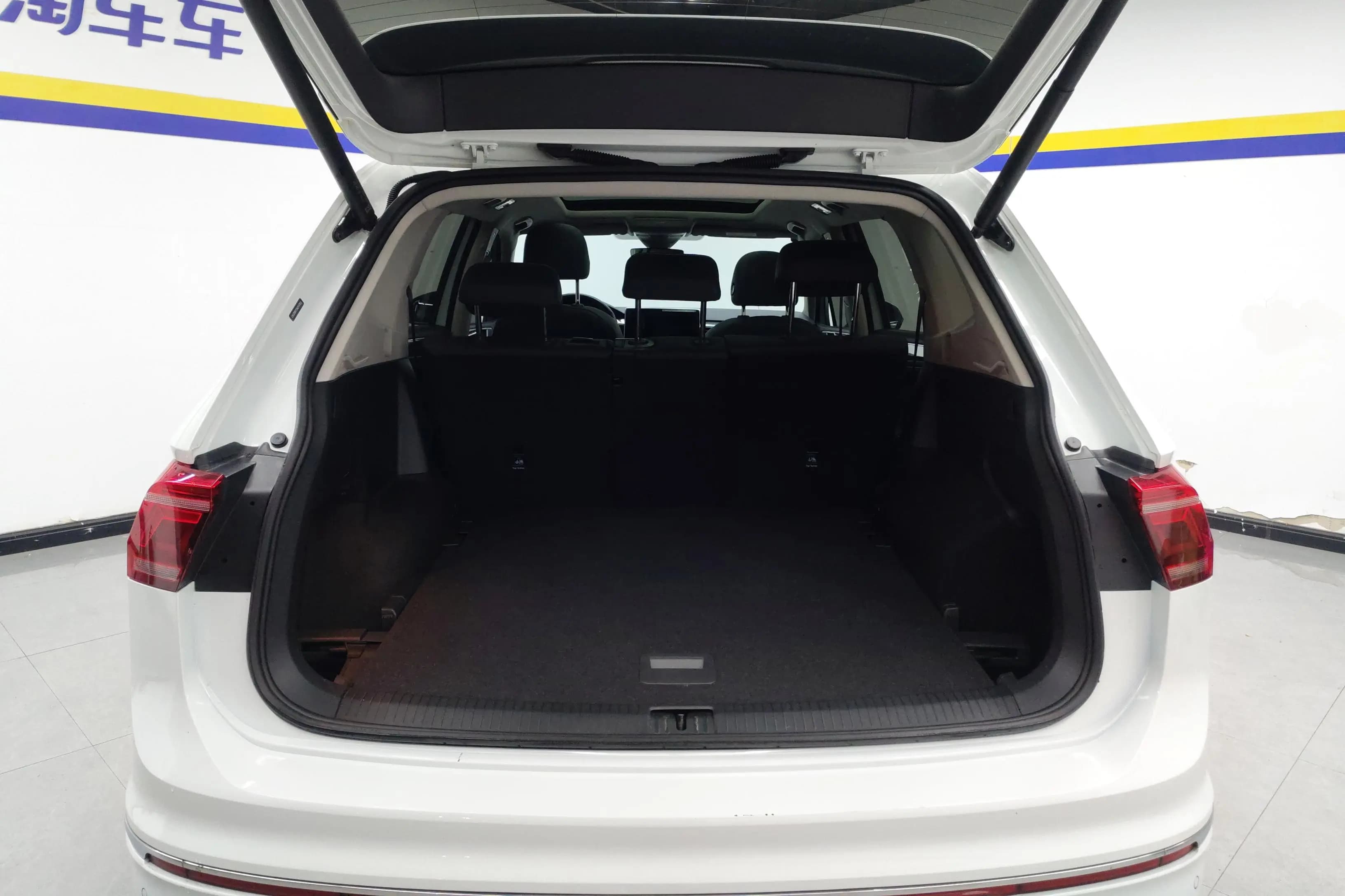 Volkswagen Tiguan L 2023 г. 37889 км. — фото 17