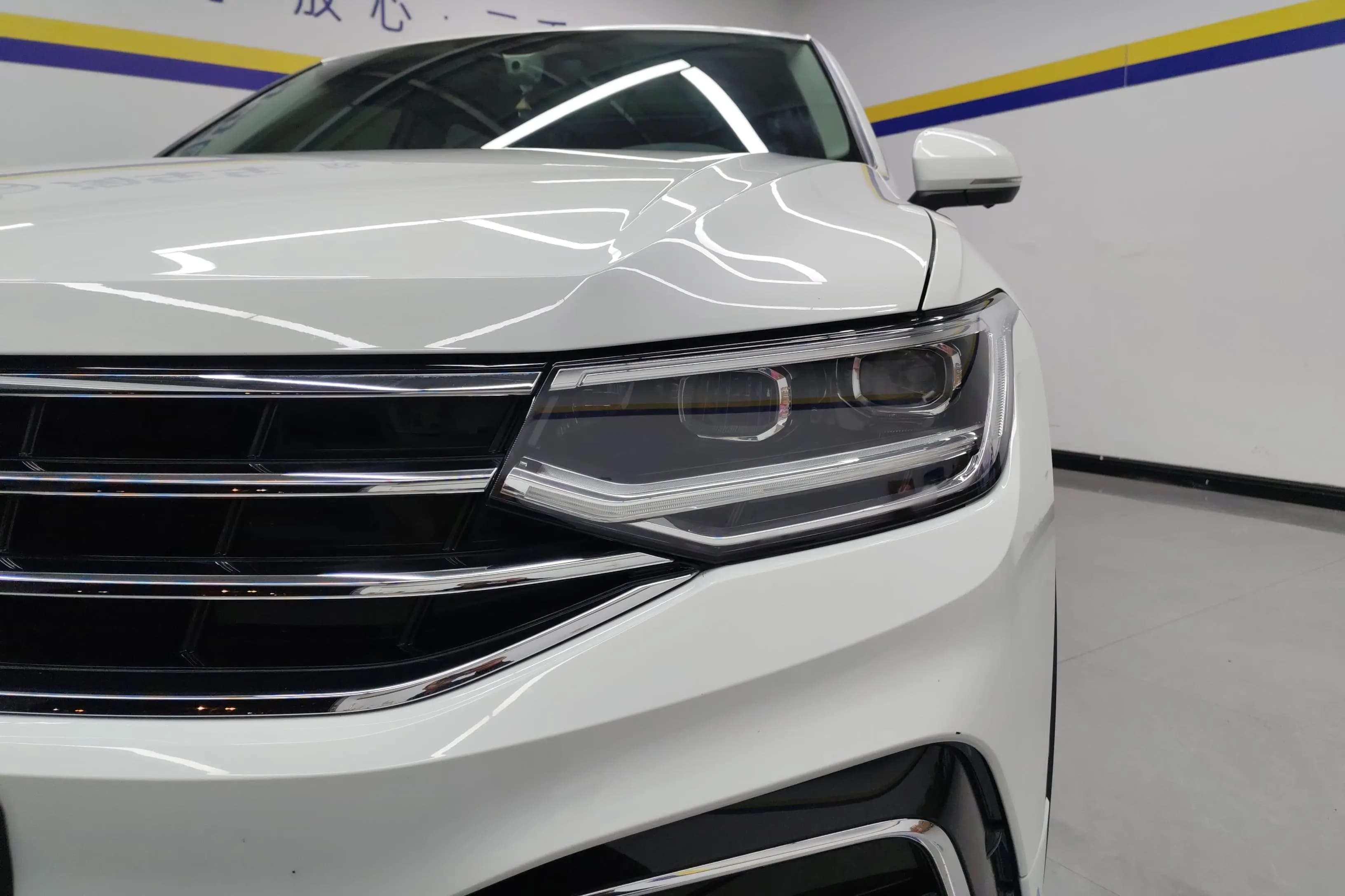 Volkswagen Tiguan L 2023 г. 37889 км. — фото 4