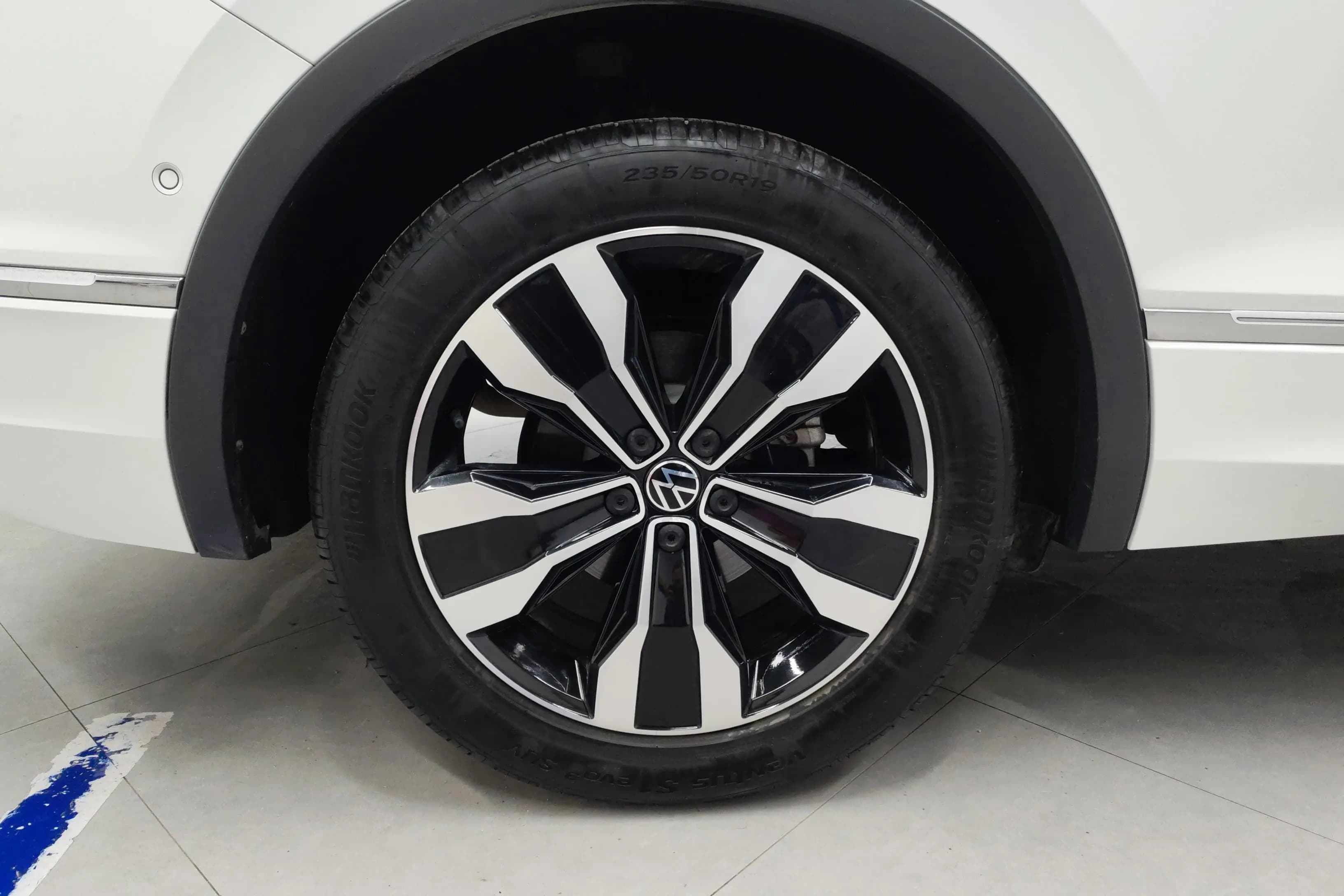 Volkswagen Tiguan L 2023 г. 37889 км. — фото 8