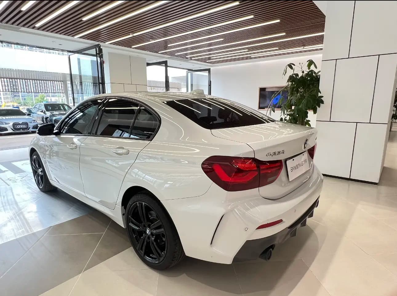 BMW 1 Series 2022 г. 49590 км. — фото 4