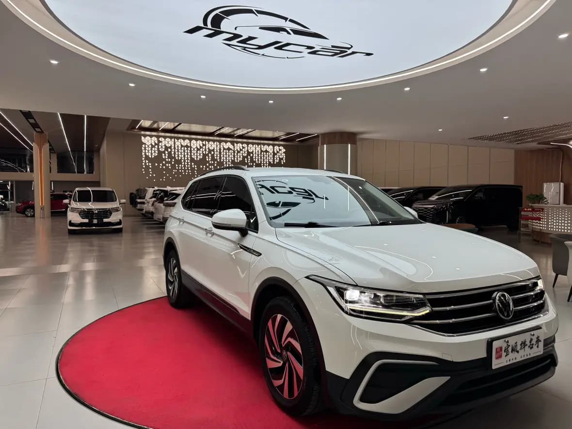 Volkswagen Tiguan L 2022 г. 98391 км. — фото 3