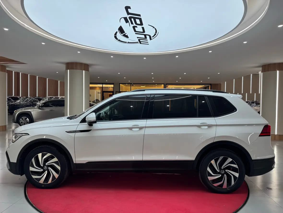 Volkswagen Tiguan L 2022 г. 98391 км. — фото 4