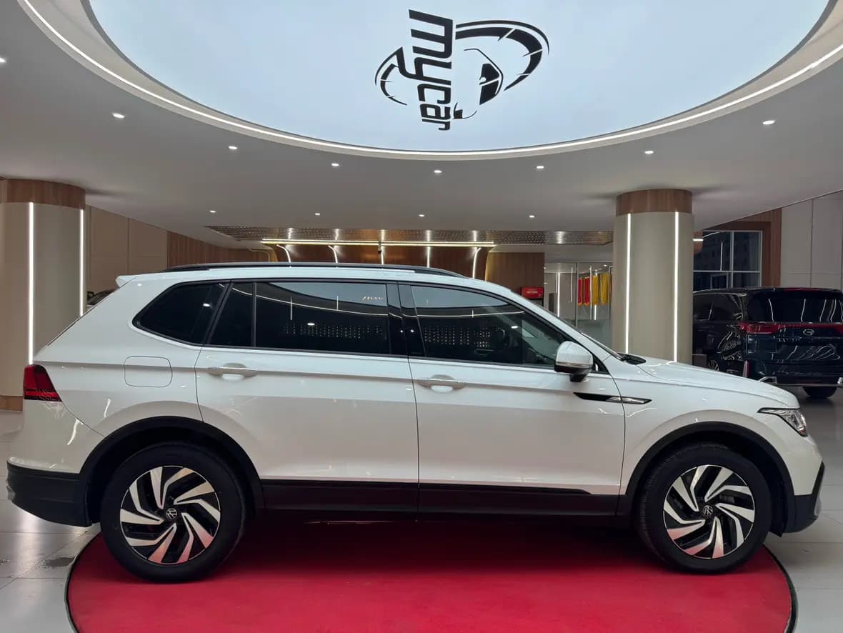 Volkswagen Tiguan L 2022 г. 98391 км. — фото 8