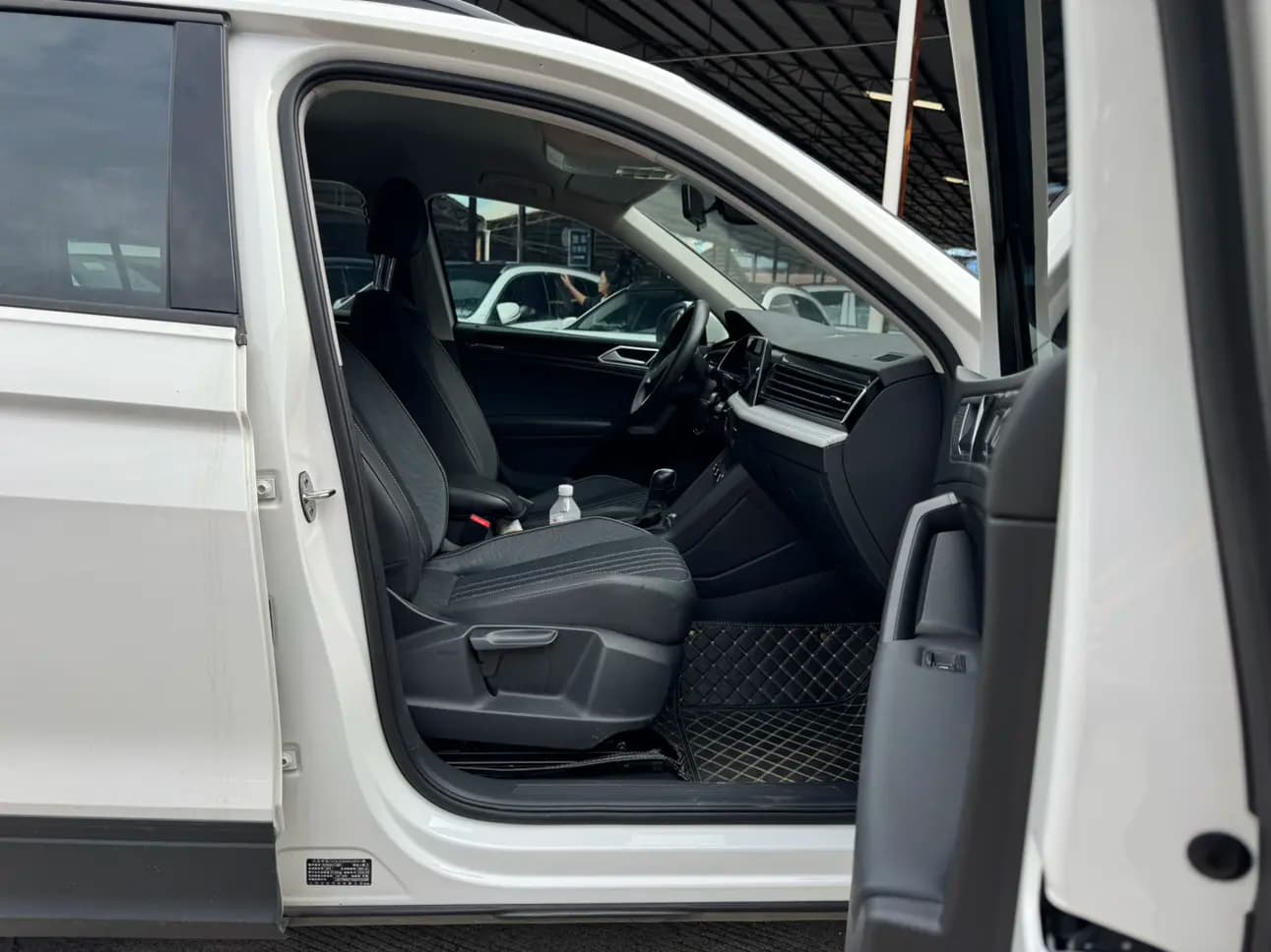 Volkswagen Tiguan L 2022 г. 39095 км. — фото 9
