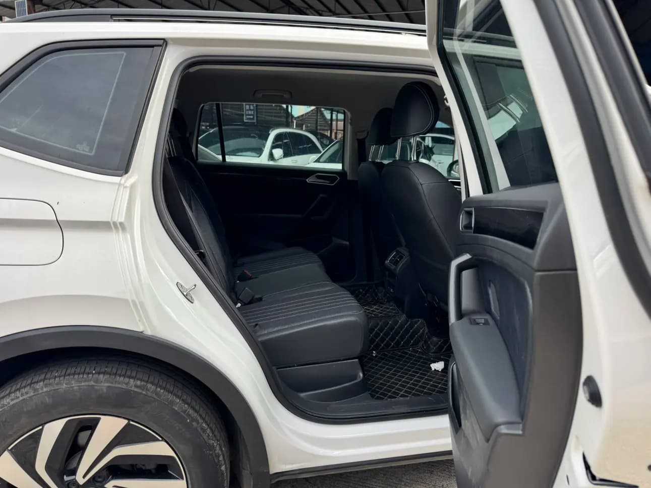 Volkswagen Tiguan L 2022 г. 39095 км. — фото 10